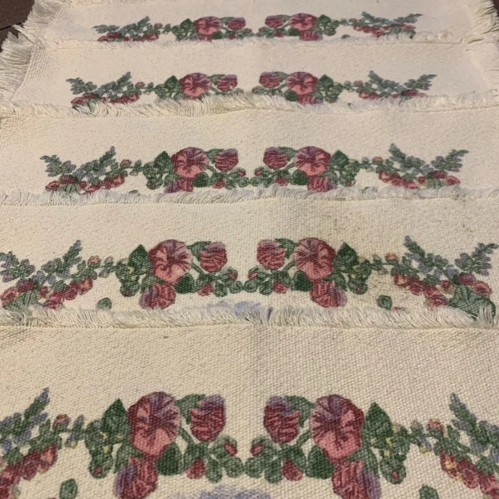 Pfaltzcraft Floral Tapestry 7 Placemats. Set of 7. Cottage scene. Great conditio